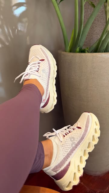 Post do Instagram @evorashoes